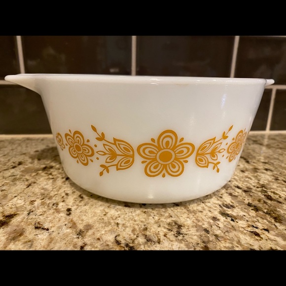 Vintage Pyrex Casserole Dish Gold Flowers - Picture 5 of 8